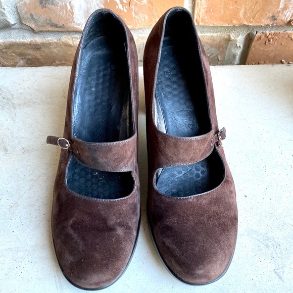 Dansko Brown Suede Chunky Heel Shoes - Picture 2 of 6